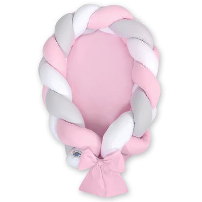 Réducteur de lit tressé rose, blanc et gris avec matelas rose coordonné