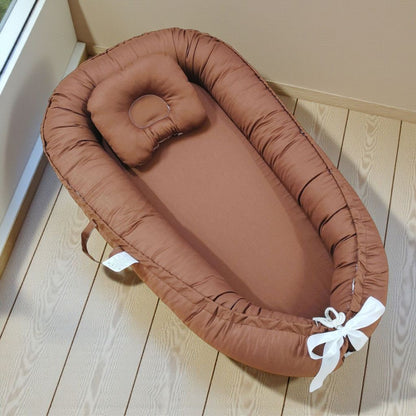 Réducteurs de lit caramel au style naturel et apaisant pour bébé