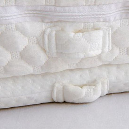 Réducteurs de lit bébé au design bionique inspiré du ventre materne