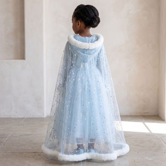 Vue arrière de la robe princesse avec cape transparente bleu glacier