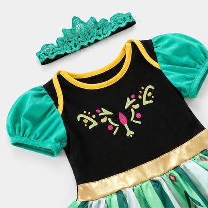 Détail du corsage noir et turquoise de la robe princesse verte bébé