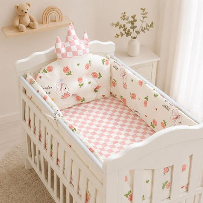 Tour de lit bébé motif roses et lapin rose – chambre romantique