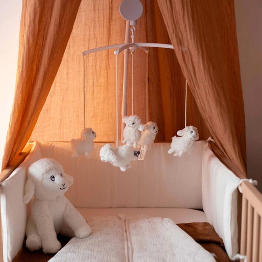 Tour de lit bébé écru en velours côtelé avec peluche mouton décorative