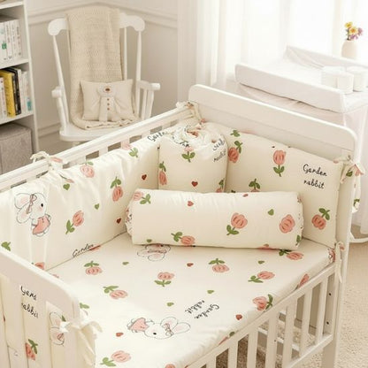 Tour de lit bébé fille lapin jardin roses vue ensemble lit bébé blanc
