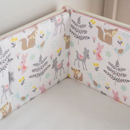 Tour de lit bébé fille rose et blanc inspiré de la forêt enchantée