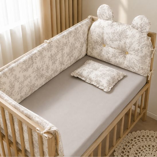 Tour de lit bébé écru à motif floral avec panneaux rembourrés