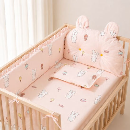 Tour de lit bébé rose avec panneaux rembourrés motif lapins pastel