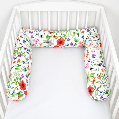 Tour de lit boudin Coquelicot installé en U dans un lit bébé blanc