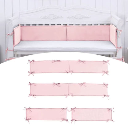 Décoration de chambre bébé avec tour de lit coton rose et literie assortie