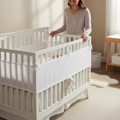 Tour de lit bébé en maille aérée blanche facile à installer sur lit à barreaux