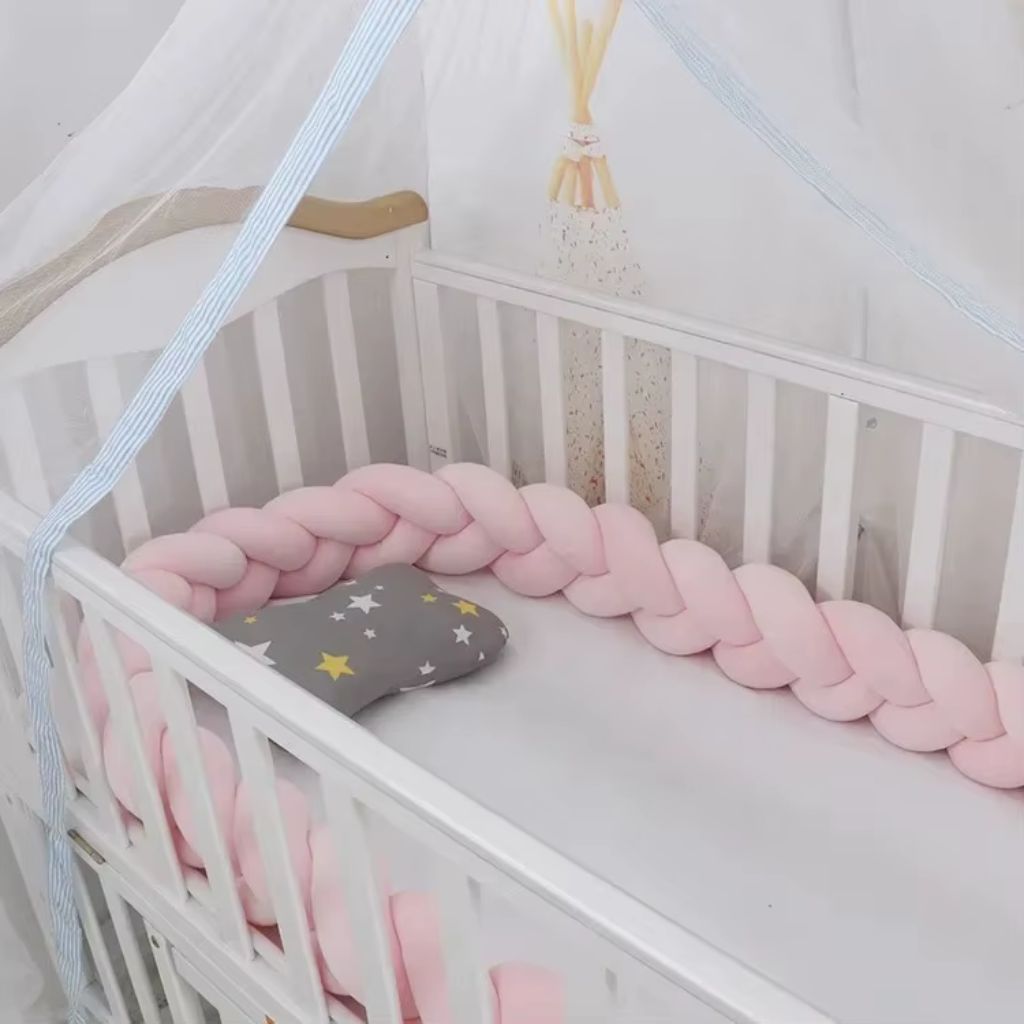 Tour de lit tresse rose pastel – Tresse de lit 3 brins pour bébé - Spot Bébé