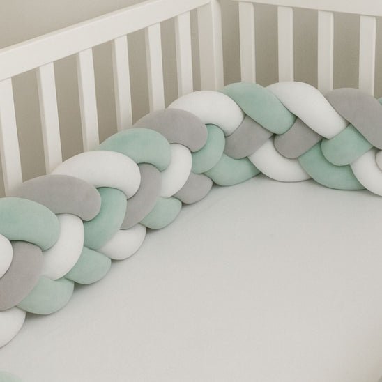 Tour de lit bébé tressé 4 brins vert menthe et gris pour berceau