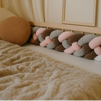 Tour de lit tressé 4 brins pour bébé – protection berceau rose gris marron