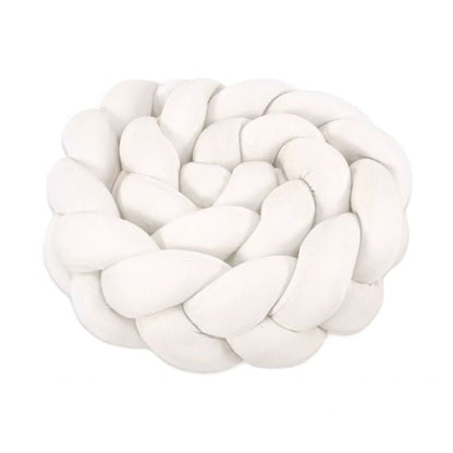Tresse de lit bébé blanche 3 brins enroulée vue de dessus fond blanc produit seul