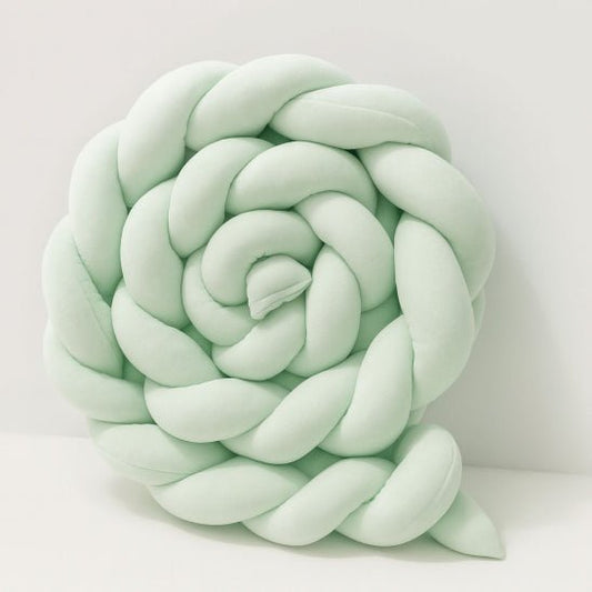 Tresse de lit bébé tressée vert d’eau 3 brins, protection douce et sécurisante pour berceau.