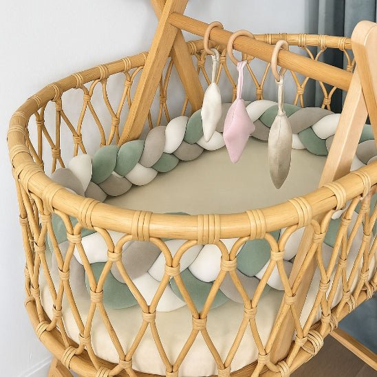 Tresse décorative pour chambre bébé vert sauge, gris et blanc