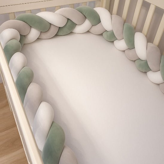 Tresse de lit bébé en velours vert sauge, gris clair et blanc