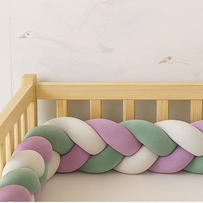 Tour de lit bébé 3 brins vert sauge, lila et blanc apportant confort et sécurité