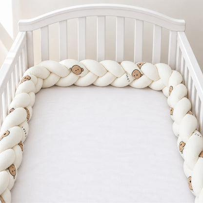 Tresse de lit enfant Conte motif ourson dans un lit blanc