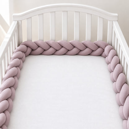 Tresse de lit enfant Conte unie vieux rose dans un lit blanc