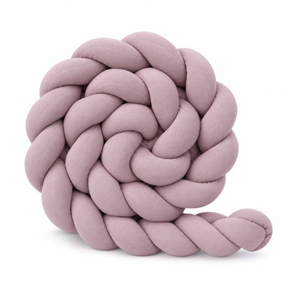 Tresse de lit enfant unie vieux rose enroulée sur fond blanc