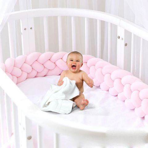 Tresse de lit rose – Le tour de lit tressé qui protège et apaise bébé - Spot Bébé