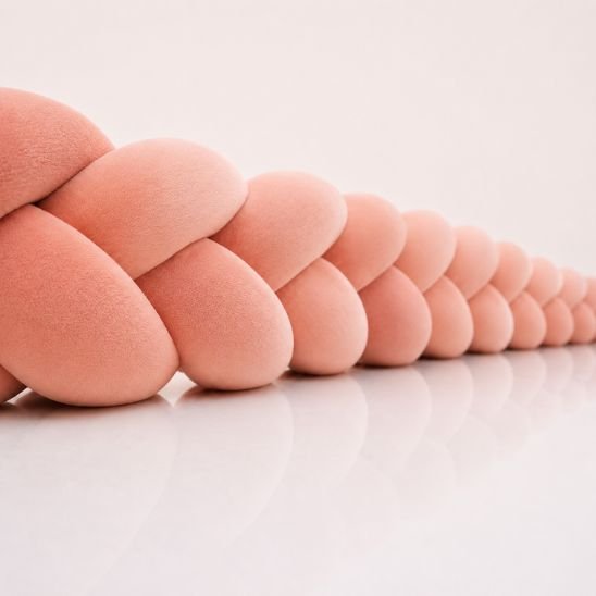 Tresse de lit rose saumon de 4 mètres présentée en longueur