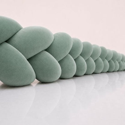 Tresse de lit vert de gris présentée en longueur