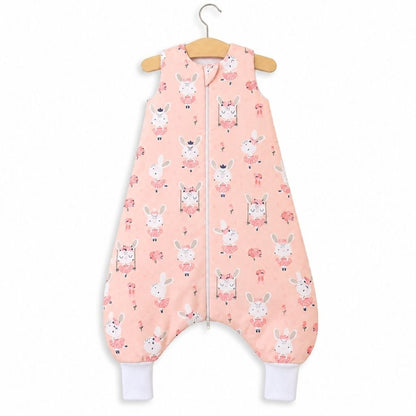 Turbulette bébé 9-24 mois motif Lapin suspendue sur cintre, vue de face