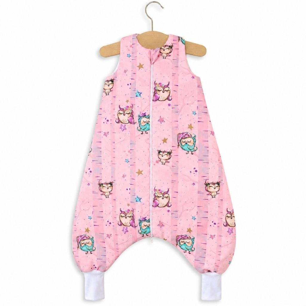 Turbulette chaude bébé avec jambes motif hiboux rose sur cintre