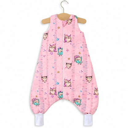 Turbulette chaude bébé avec jambes motif hiboux rose sur cintre