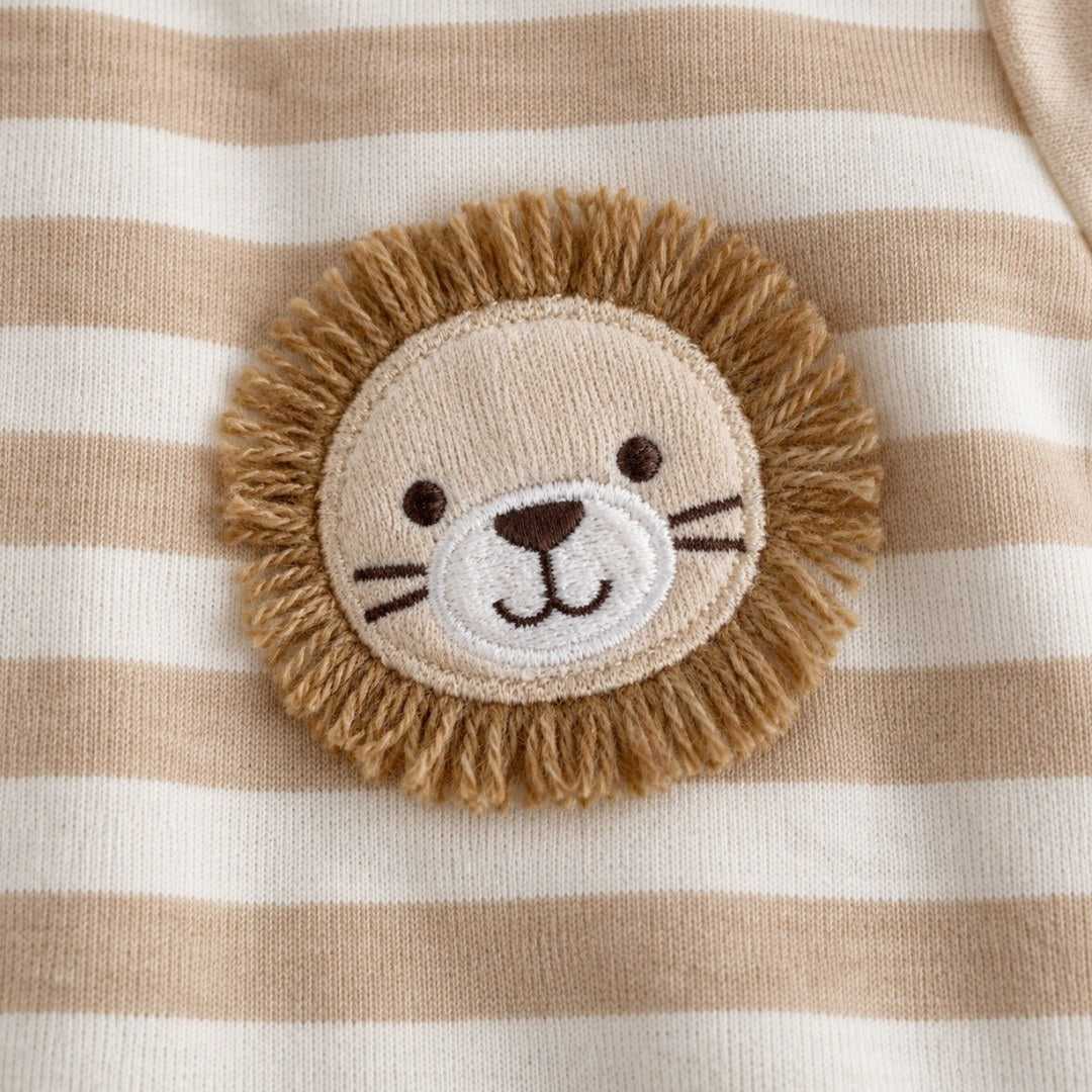 Écusson lion brodé à crinière en franges sur la turbulette