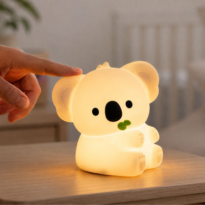 Allumage tactile de la veilleuse bébé koala d'une simple tape