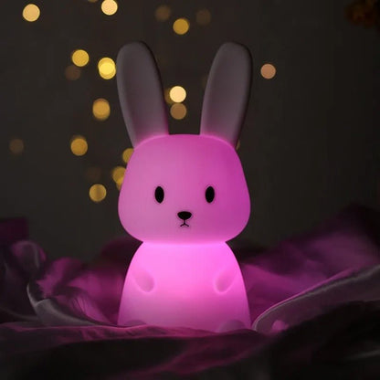 Veilleuse bebe lapin en silicone diffusant une lumière douce et rassurante pour bébé