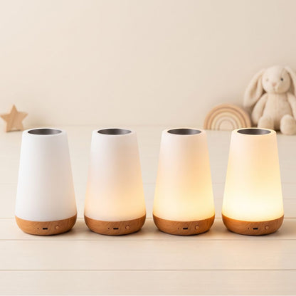 Quatre veilleuses bébé rechargeables avec différentes teintes de lumière